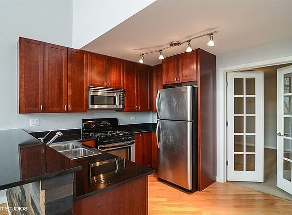 4th image of 3550 W Montrose Ave Unit 109