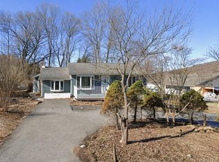 6 Merriewold Ln S, Monroe, NY 10950