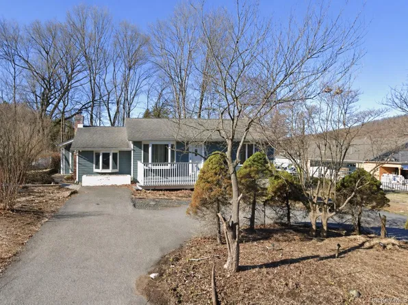 6 Merriewold Lane S, Monroe, NY 10950