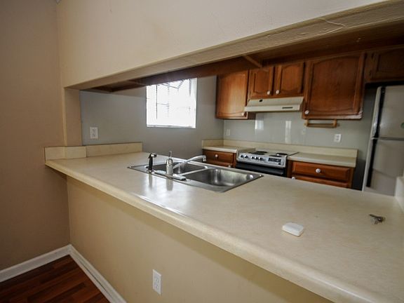 4th image of 2720A Via Milano Ave