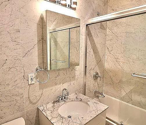 5th image of 421 W 21st St APT 2C