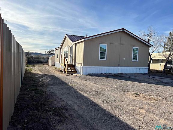 2nd image of 1511 Hackberry Ln