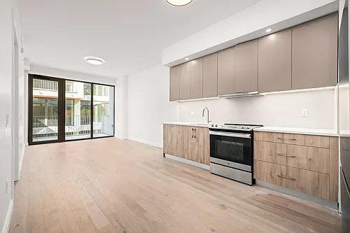 255 Lorimer St Photo 1