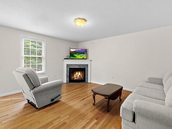 3rd image of 53 Lancaster Rd Unit 10
