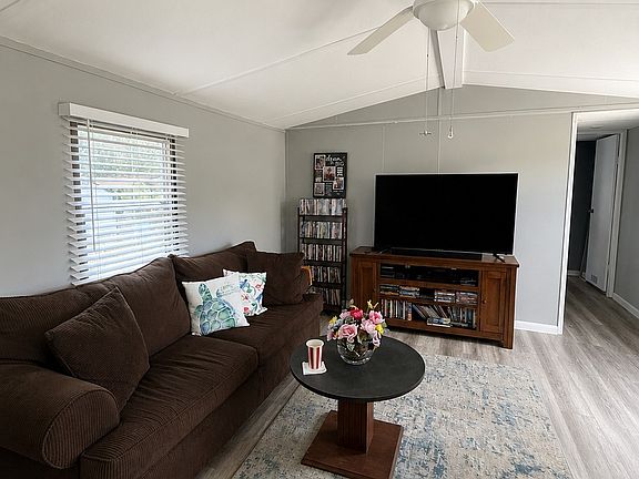 3rd image of 85374 Tinya Rd