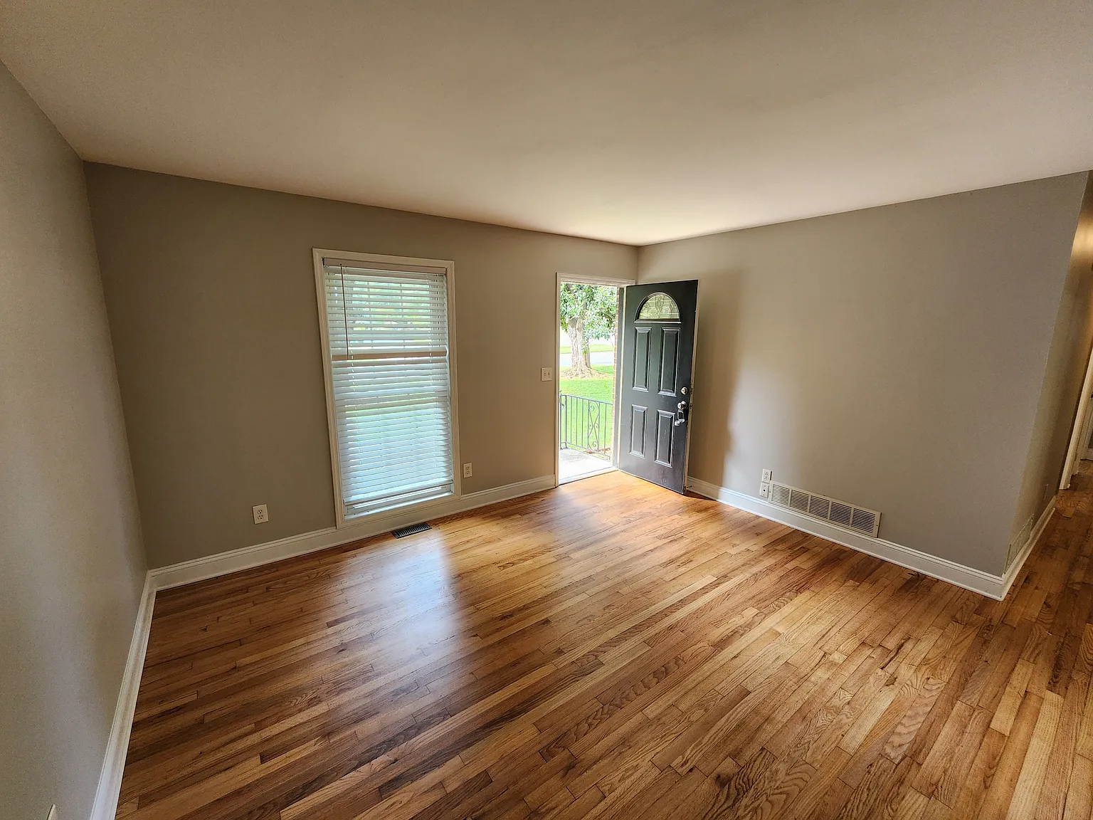 829 East Glochester Place Northwest - 1 — Photo 4