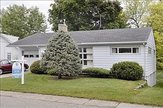 1st image of 743 Hutchinson St