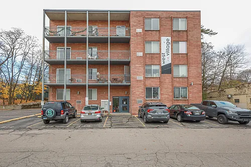 351 Oakhill Ave #301 Photo 1