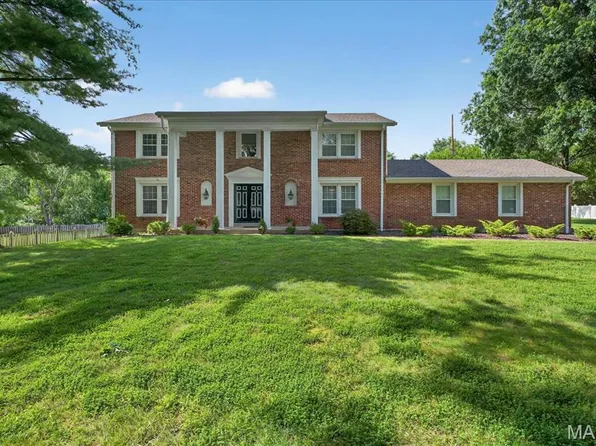12511 Royal Manor Dr, Saint Louis, MO 63141