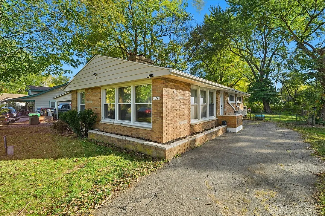 122 Lake Shore Dr photo 1