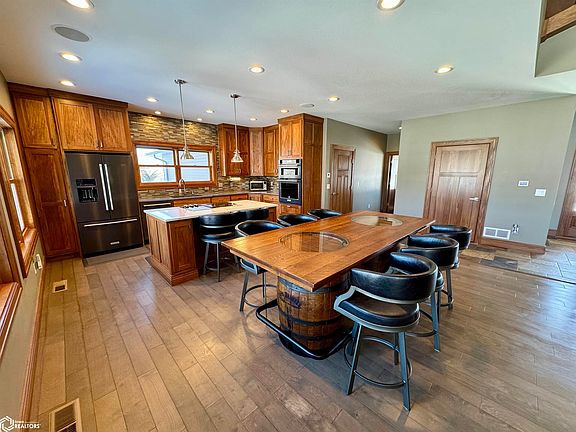 3rd image of 479 Deer Creek Ln