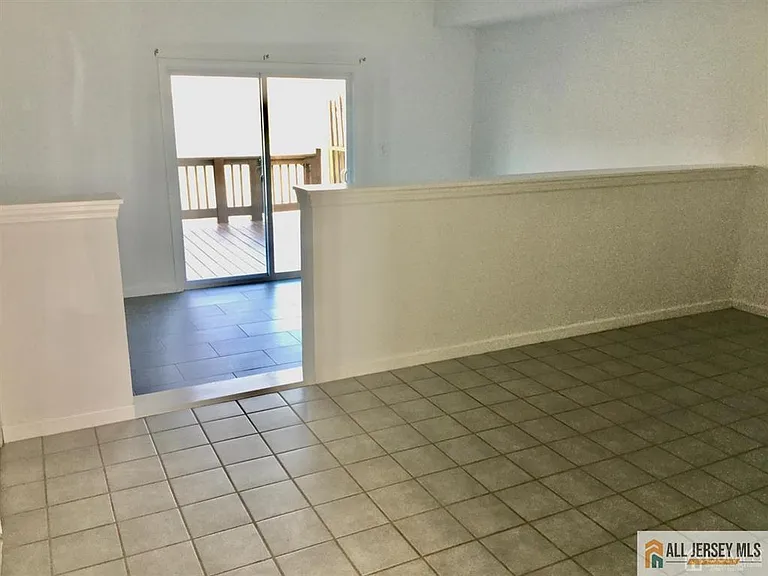 682 Darlington Dr — Photo 5