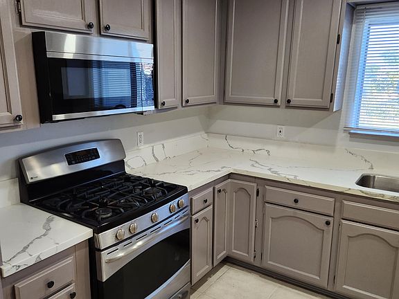 3rd image of 1563 Ionian St