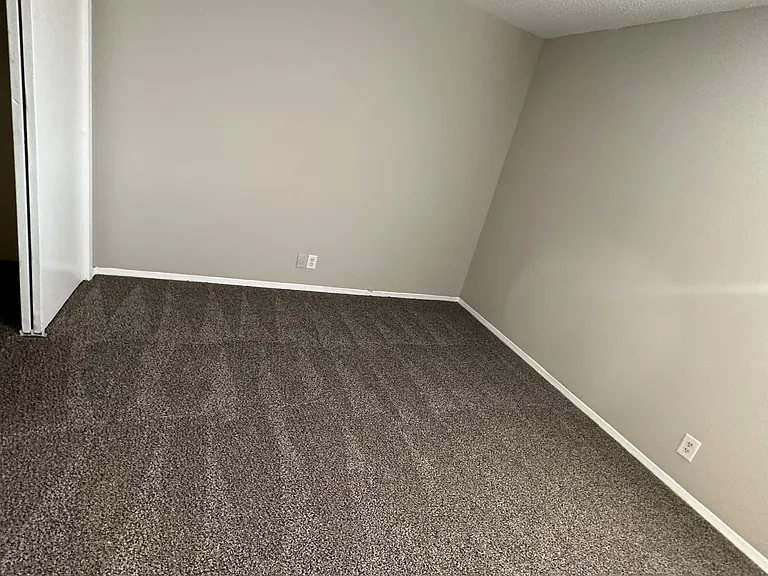 1057 Harold Dr #1 — Photo 12