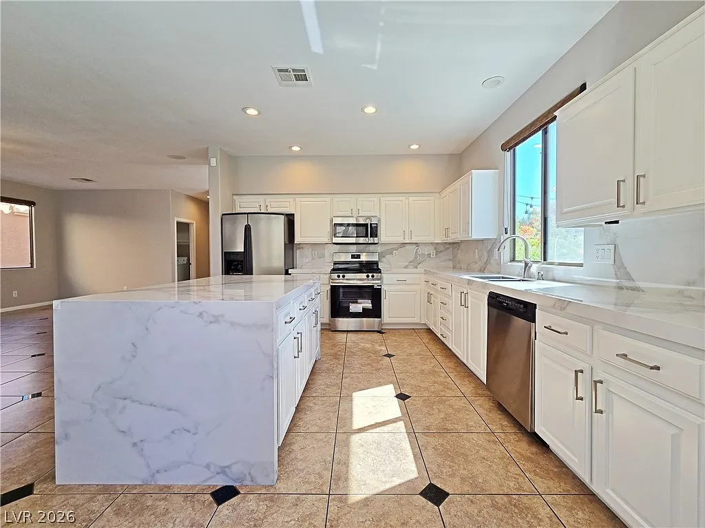 3 bed, 2.5 bath, 2062 sqft, $2,999 — Photo 3