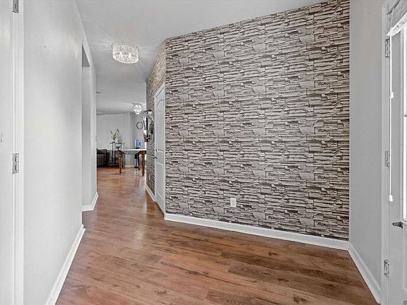 3rd image of 10705 Dodger Dr