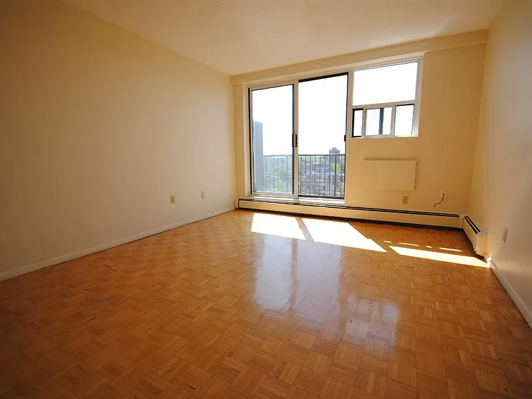 335 Maclaren St — Photo 6