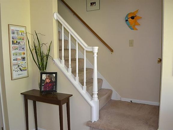 3rd image of 6923 Maidmarian Ct