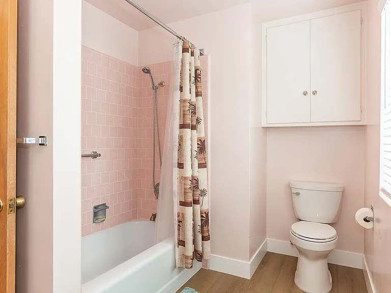 Hallway full bathroom with tub