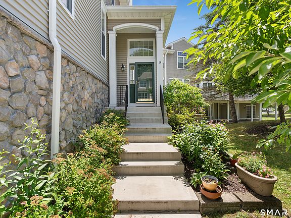 2nd image of 14 Cambridge Drive #14