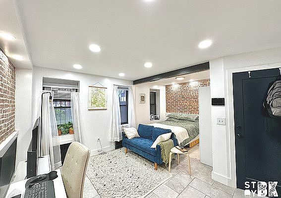 4th image of 511 Van Buren St #1FF