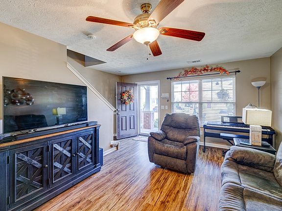 5th image of 553 Bradburn Village Cir