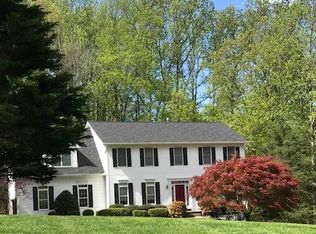 5222 Swain Dr, Warrenton, VA 20187