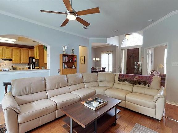 5th image of 2109 Water Oak Ct