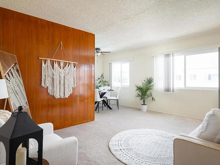 Casa De Windsor - North Clairemont — Photo 7