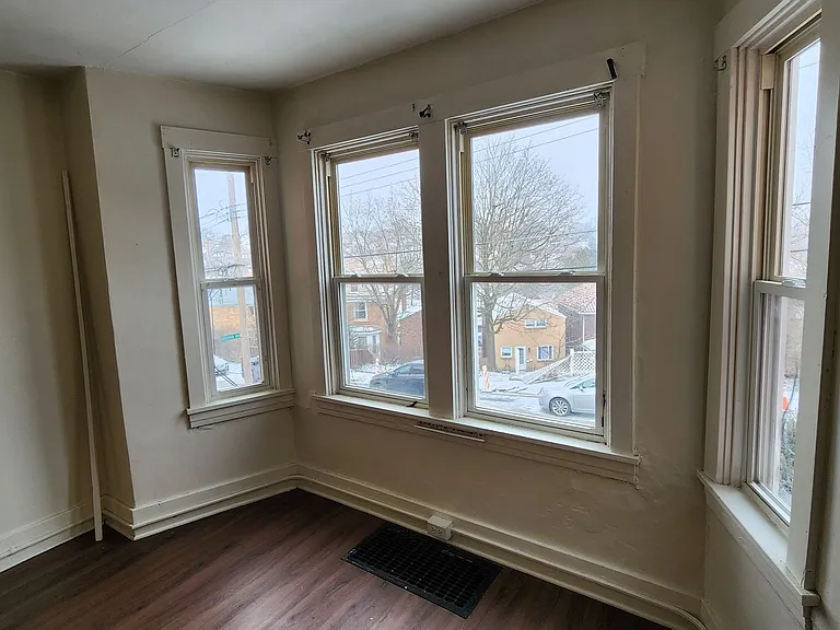 2918 Clermont Ave — Photo 17