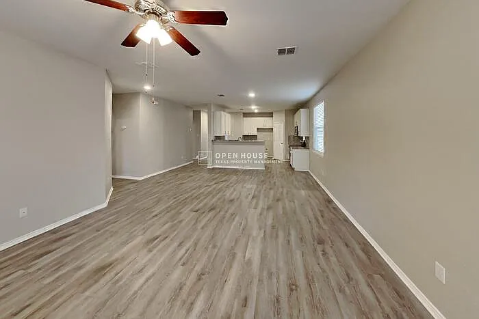 3 bed, 2.0 bath, 2136 sqft, $2,340 — Photo 3