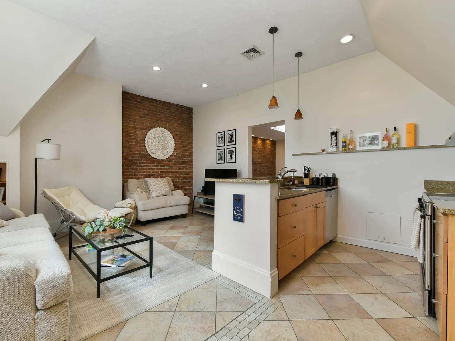 2 bed, 1192 sqft, $2,700 — Photo 2