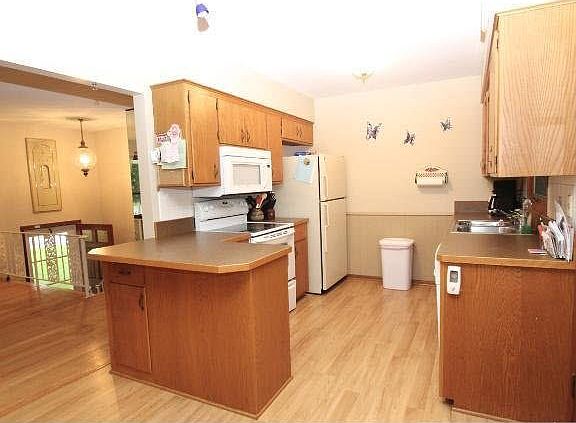 2nd image of 3425 Churchill Street