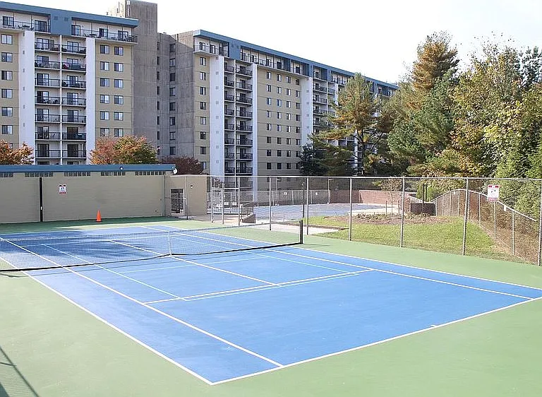 3800 Powell Ln #403 — Photo 1