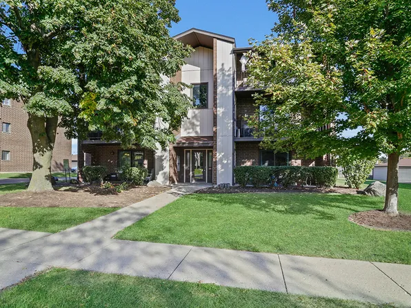 1233 Chalet Rd APT 101, Naperville, IL 60563