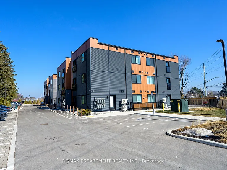 261 King St E #302 — Photo 2