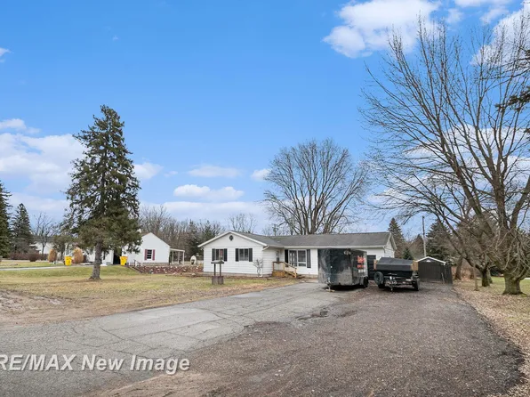 1067 Day Rd, Vassar, MI 48768