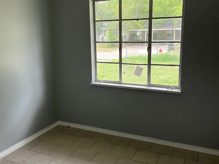 2943 Hillcrest Ave — Photo 6