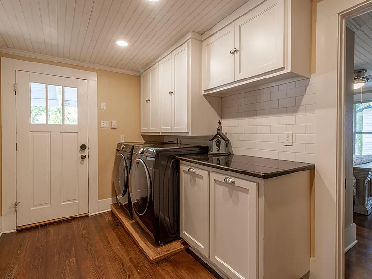 1503 S Elm St — Photo 12