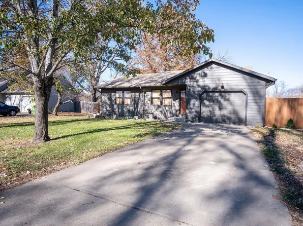 218 King St, Baldwin City, KS 66006