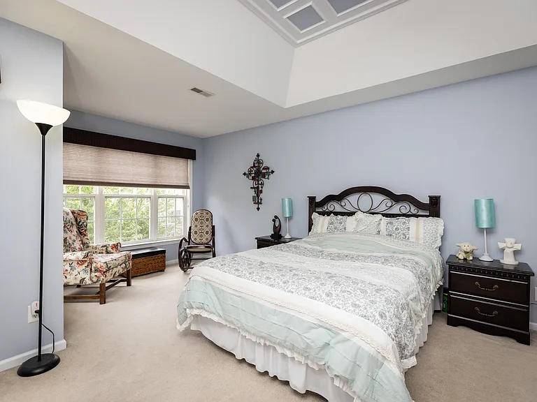 703 W Oakmeade Dr — Photo 12