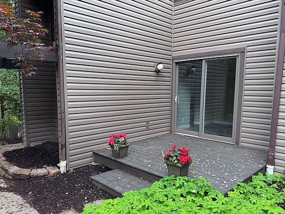 2nd image of 695 Tall Oaks Dr