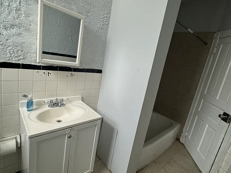 4660 Castor Ave #2 — Photo 10