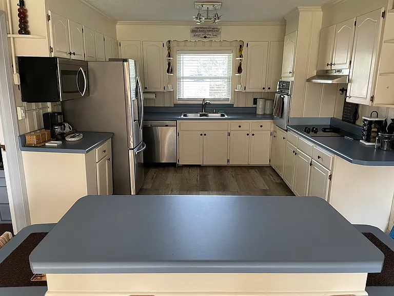 1000 Fairfield Dr — Photo 5
