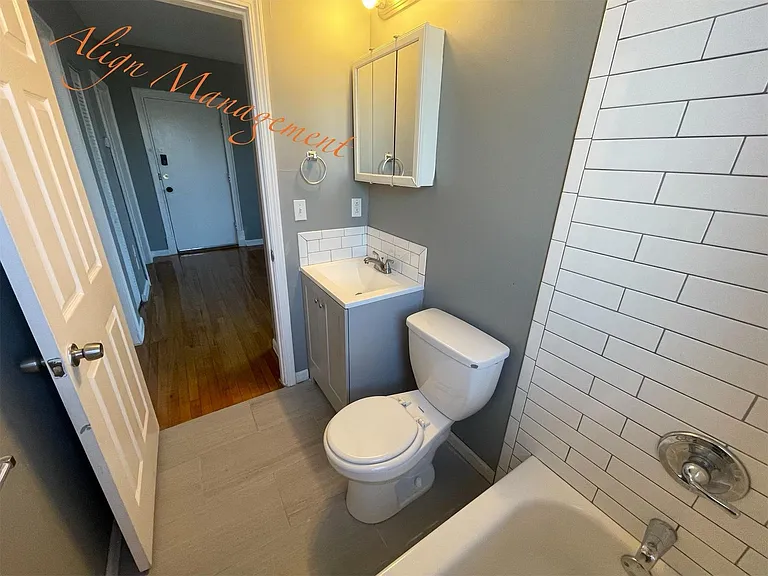 4920 Chippewa St #1E — Photo 7