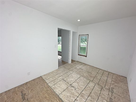 3rd image of 711 Main St NE