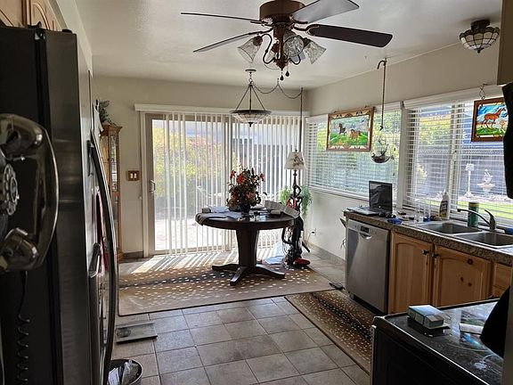 5th image of 382 Henderson Dr