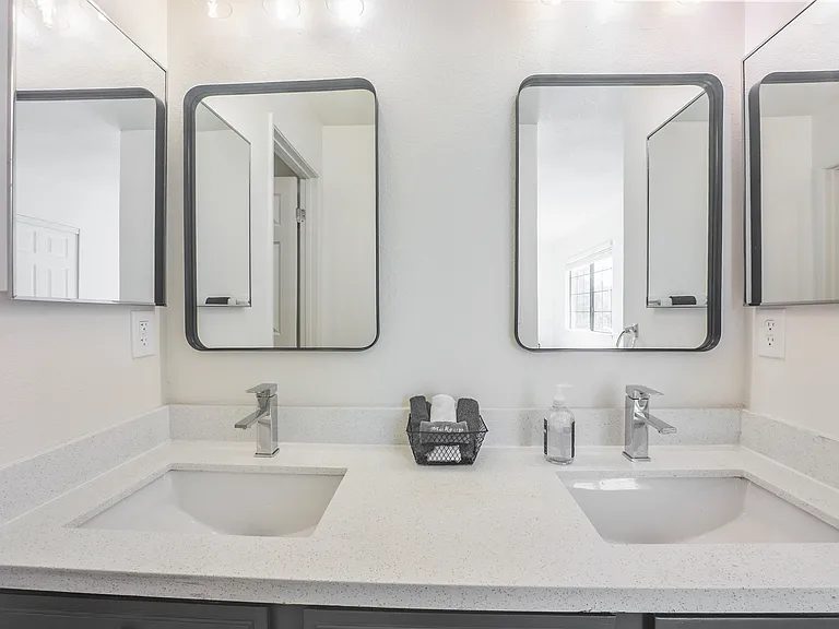 Double vanity in en suite bathroom for bedroom #1