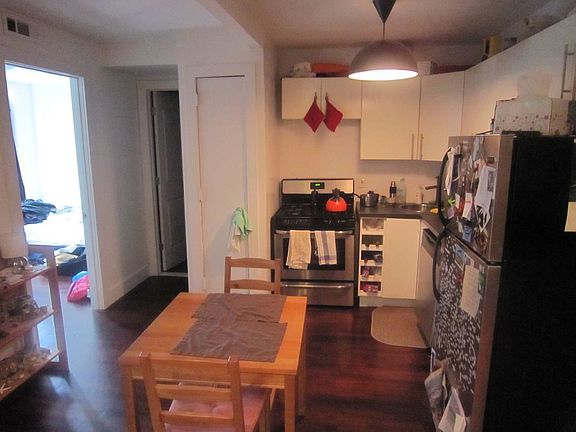 4th image of 571 Saint Johns Pl APT 2R