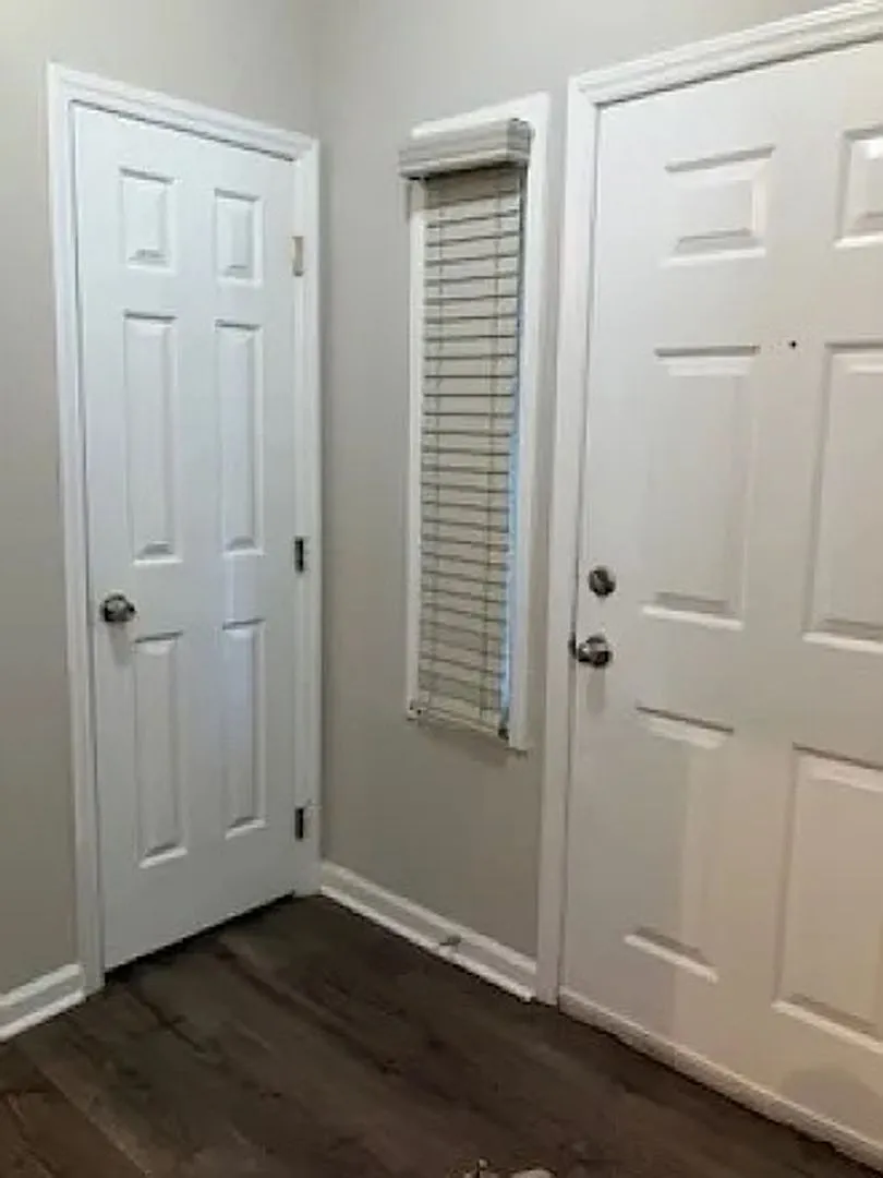 Room in 2 Bedroom Home at Winterpointe Ln — Photo 4
